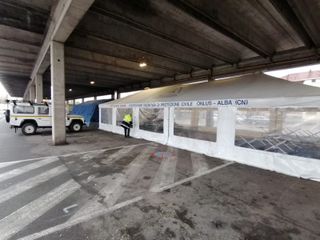 Alba - La tendopoli allestita per i nomadi in piazza Prunotto