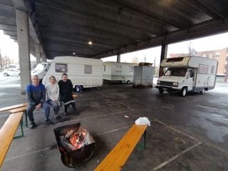 Alba - La tendopoli allestita per i nomadi in piazza Prunotto