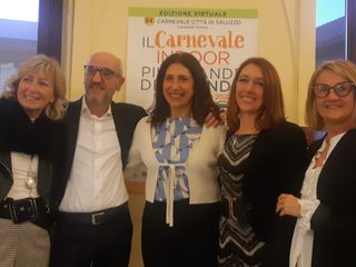 Ciaferlin alias Aurelio Seimandi con le 4 castellane Monica Demaria, Paola Secchi, Manuela Tosello, Graziella Toselli Ciaferlin alias Aurelio Seimandi con le 4 castellane Monica Demaria, Paola Secchi, Manuela Tosello, Graziella Toselli
