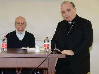 Il vescovo Brunetti con Battista Galvagno (foto Marcato-Gazzetta d'Alba)