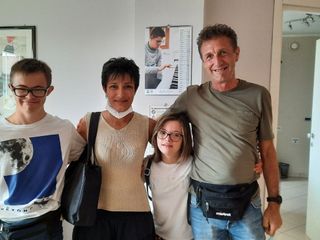 Lorenzo e Bea con mamma Bruna e papà Marino