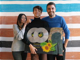 Matteo Romano con il team: il discografico Filippo Gimigliano e la product manager Marta Nannipieri Matteo Romano con il team: il discografico Filippo Gimigliano e la product manager Marta Nannipieri