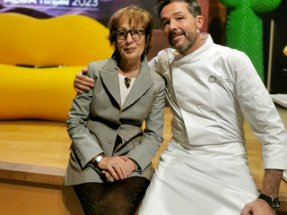 Chiara Astesana, presidente del Consorzio di Tutela e Promozione del Crudo di Cuneo con lo chef Palluda