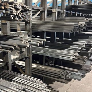 Ironcut: già riferimento nel taglio lamiera in Piemonte, oggi anche fornitore di tubi e barre in ferro in tutti i formati