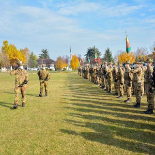 Il Gen. B. Nicola Piasente passa in rassegna lo schieramento