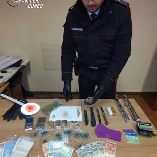 La merce sequestrata nel laboratorio dell'artigiano racconigese