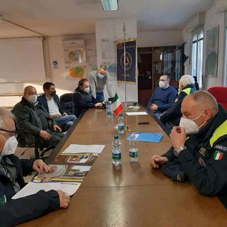 Riunione operativa per l'allestimento dell'hot spot attivo da oggi in città