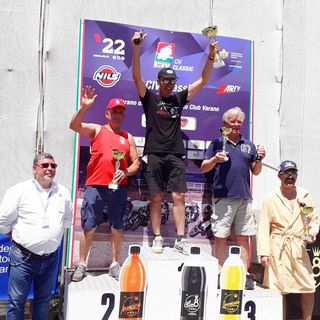 Pietro Mario Salusso, a sinistra, sul podio di Varano