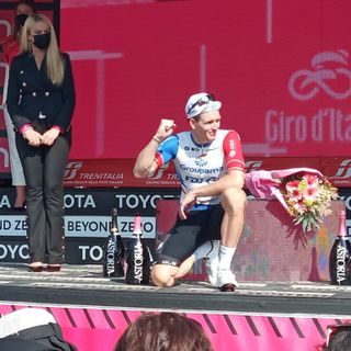 Giro d'Italia 2022, Sergio Trossarello e Elvio Chiatellino commentano la Sanremo-Cuneo: "Tappa spettacolare, in un clima di eccezionale entusiasmo" (VIDEO)