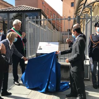 La Questura e una parte di piazza Torino intitolate a due poliziotti eroi, il capo della Polizia Gabrielli a Cuneo: "La memoria deve essere viva e improntare il nostro agire" (Foto)