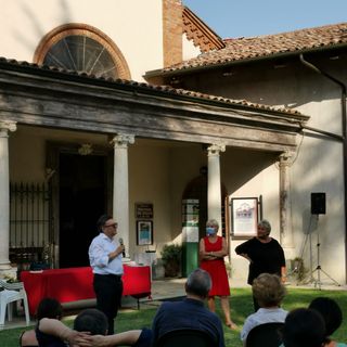 Il borgo di Vezza d'Alba valorizzato dallo scrittore Gian Luca Favetto