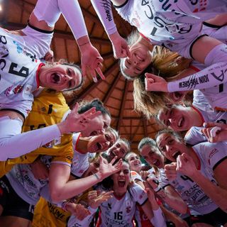 La gioia della ragazze della Bosca S. Bernardo Cuneo dopo la vittoria con Novara (Foto: Danilo Ninotto)