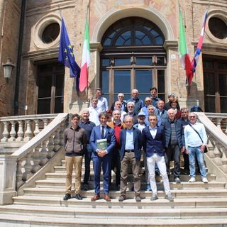 Il comitato organizzatore della Bra-Bra durante la visita in municipio