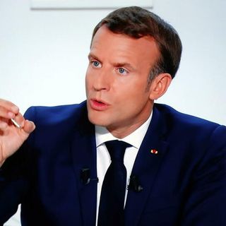 Macron parla alla Francia, da sabato riapriranno i negozi e a dicembre tornerà il coprifuoco Macron parla alla Francia, da sabato riapriranno i negozi e a dicembre tornerà il coprifuoco