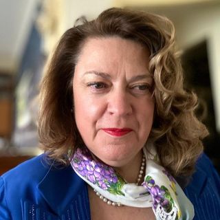 Giovedì 30 maggio, al Casinò di Sanremo, Raffaella Ranise presenterà il suo libro "Le regine Inglesi" nell'ambito dei Martedì Letterari