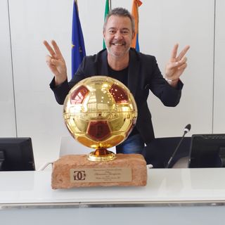 Ieri, nella Sala Trasparenze del Grattacielo della Regione Piemonte, si è svolta la cerimonia di premiazione del "Pallone Granata" Ieri, nella Sala Trasparenze del Grattacielo della Regione Piemonte, si è svolta la cerimonia di premiazione del "Pallone Granata"