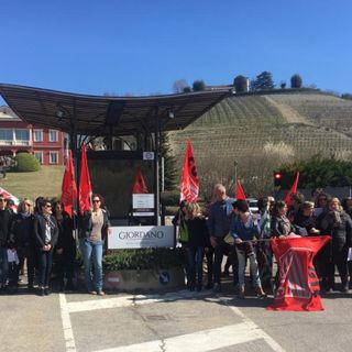 Una protesta sindacale alla sede Giordano Vini di Valle Talloria (archivio) Una protesta sindacale alla sede Giordano Vini di Valle Talloria (archivio)