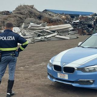 Controlli della Polizia Stradale su carrozzerie e demolitori:  36 persone identificate, tre denunciate per illecita gestione dei rifiuti e altri reati