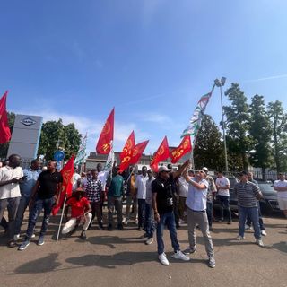 Una manifestazione del giugno scorso davanti allo stabilimento di Cervere Una manifestazione del giugno scorso davanti allo stabilimento di Cervere