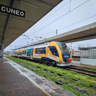 Nelle foto alcune immagini del convoglio che oggi ha viaggiato sulla linea tra Cuneo e Saluzzo