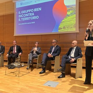 Sala Fenoglio gremita per l'incontro promosso da Iren e Confindustria