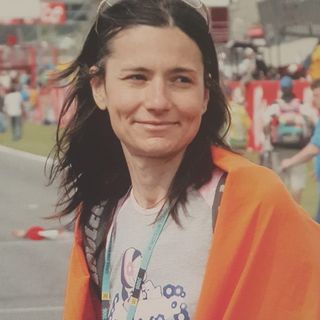 In foto Silvia Bastianini, figlia della scrittrice albese Franca Benedusi, scomparsa il 20 agosto 2016