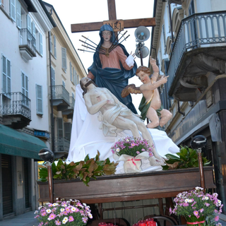A Bra si prepara il rito della Processione dell’Addolorata nella Via Crucis cittadina