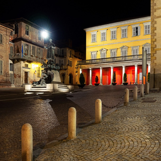 Bra: monumenti tinti di rosso per sensibilizzare sulla sclerosi multipla