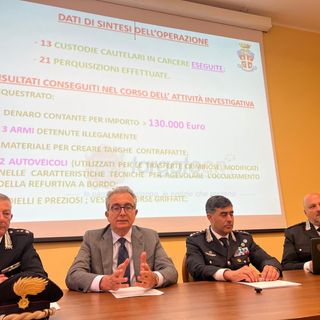Il procuratore della Repubblica di Asti Biagio Mazzeo illustra i dettagli dell'operazione insieme ai vertici del Comando Provinciale dei Carabinieri