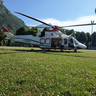 Valdieri, Soccorso Alpino e 118 recuperano famiglia bloccata in una zona impervia al Colle della Piastra