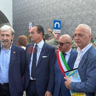 Il senatore Bergesio, secondo da destra al fianco del prefetto di Cuneo Savastano. Da sinistra il presidente della Regione Liguria Bucci, il governatore piemontese Cirio e il sindaco di Limone Piemonte Riberi