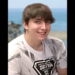 Un'immagine sorridente di Loris Carniel, 19 anni