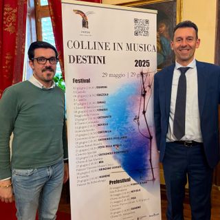 Il sindaco Roberto Bodrito, a destra, e il consigliere delegato alle manifestazioni Marco Zunino durante la presentazione della rassegna