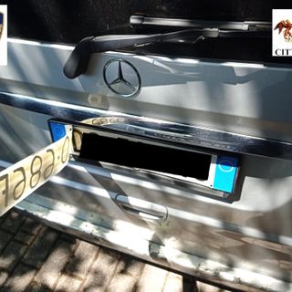 Bra: occulta la targa dell’auto con nastro e pennarello