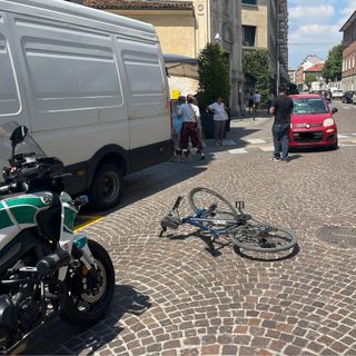 La bici a terra dopo l'investimento