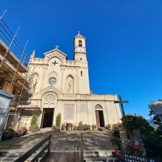 Il santuario di San Chiaffredo di Crissolo con i lavori al tetto della casa parrocchiale per sostenere i quali è stata aperta una raccolta fondi Il santuario di San Chiaffredo di Crissolo con i lavori al tetto della casa parrocchiale per sostenere i quali è stata aperta una raccolta fondi