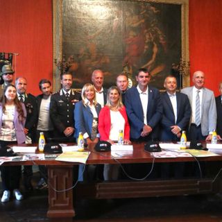 Foto di gruppo al termine della presentazione tenuta stamane in municipio