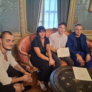 Diciassettenne di Canale difese un uomo dall’aggressione di alcuni bulli ad Alba: premiato in Regione