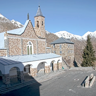 Il santuario di Sant'Anna di Vinadio imbiancato, ritratto dalle webcam iGate
