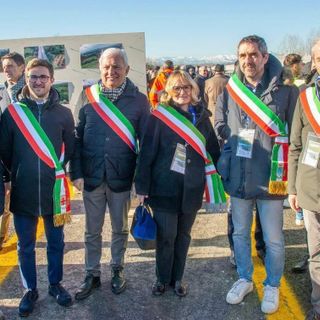 Al centro nella foto la sindaca lamorrese Marialuisa Ascheri insieme ai colleghi di Alba, Bra, Cherasco, Castagnito e Govone
