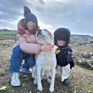 Ted insieme alle sue padroncine: il cane venne ucciso con una fucilata nel maggio 2024