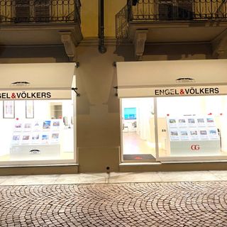 La sede albese di Engel &amp; Völkers, in via Mandelli