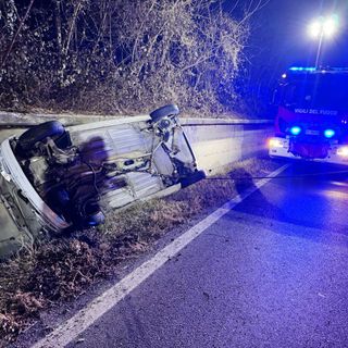 Bastia Mondovì: auto fuori strada sulla provinciale 12 Bastia Mondovì: auto fuori strada sulla provinciale 12