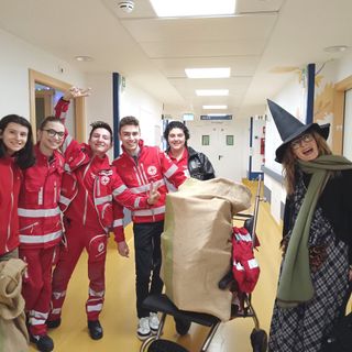 Verduno: il gruppo giovani del Comitato di Croce Rossa di Alba ha fatto visita ai piccoli ospiti del reparto di pediatria Verduno: il gruppo giovani del Comitato di Croce Rossa di Alba ha fatto visita ai piccoli ospiti del reparto di pediatria