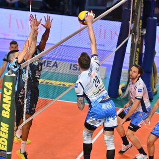 Un attacco di Karli Allik nella gara di Aversa: la sfida si ripeterà nei Quarti dei playoff (Foto Enzo Pinelli) Un attacco di Karli Allik nella gara di Aversa: la sfida si ripeterà nei Quarti dei playoff (Foto Enzo Pinelli)