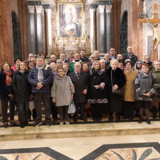 In foto un gruppo di ministri straordinari della Comunione di Bra, riuniti al Santuario della Madonna dei Fiori nel giorno del mandato per l’anno 2025