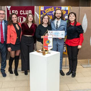 Il sostegno del Lions Club Bra Host al Leo Club Bra, ufficializzato nell’intermeetng del 20 marzo (Foto di Maurizio Mangino)