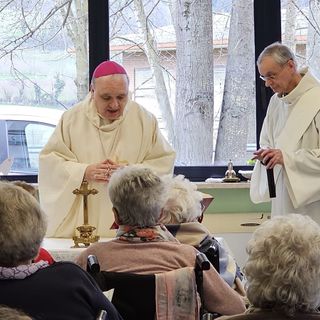 Il Vescovo di Alba celebra il sacramento dell’Unzione degli Infermi alla casa di riposo "Farinasso" di Monticello