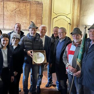 Il gruppo di Roccasalli con il sindaco Bogetti e gli assessori cheraschesi Il gruppo di Roccasalli con il sindaco Bogetti e gli assessori cheraschesi