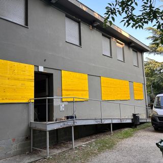 I sigilli all'edificio a luglio 2024 I sigilli all'edificio a luglio 2024